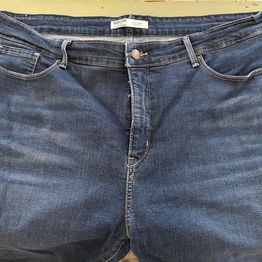 Signature by Levi Strauss Women's Relaxed Jeans in Dark Blue